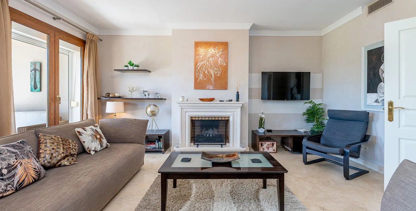 Sale of townhouse in El Paraiso 3