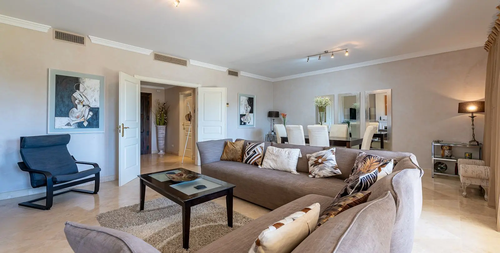 Sale of townhouse in El Paraiso 4