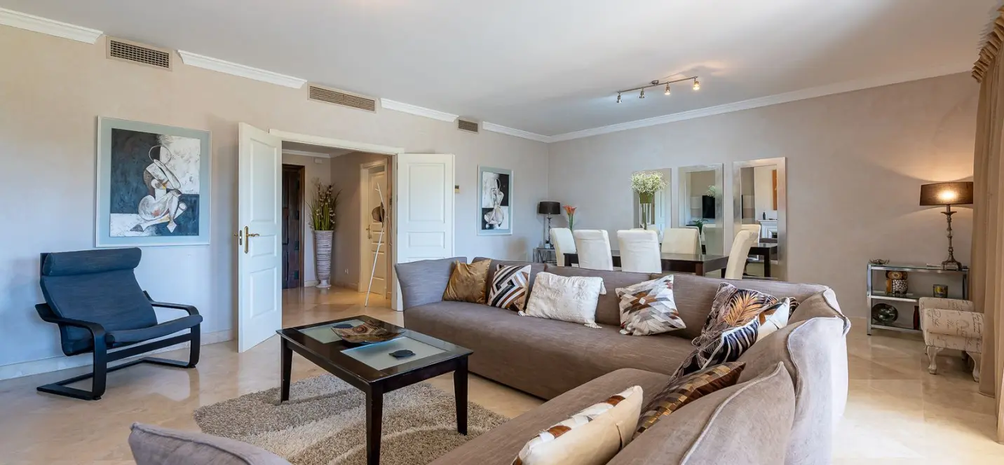 Sale of townhouse in El Paraiso 3