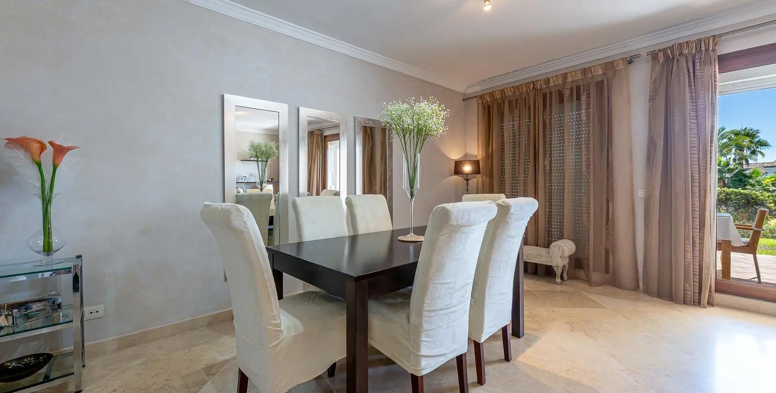 Sale of townhouse in El Paraiso 5