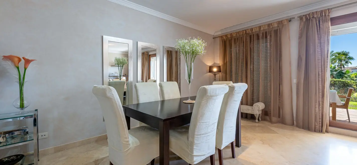 Sale of townhouse in El Paraiso 4