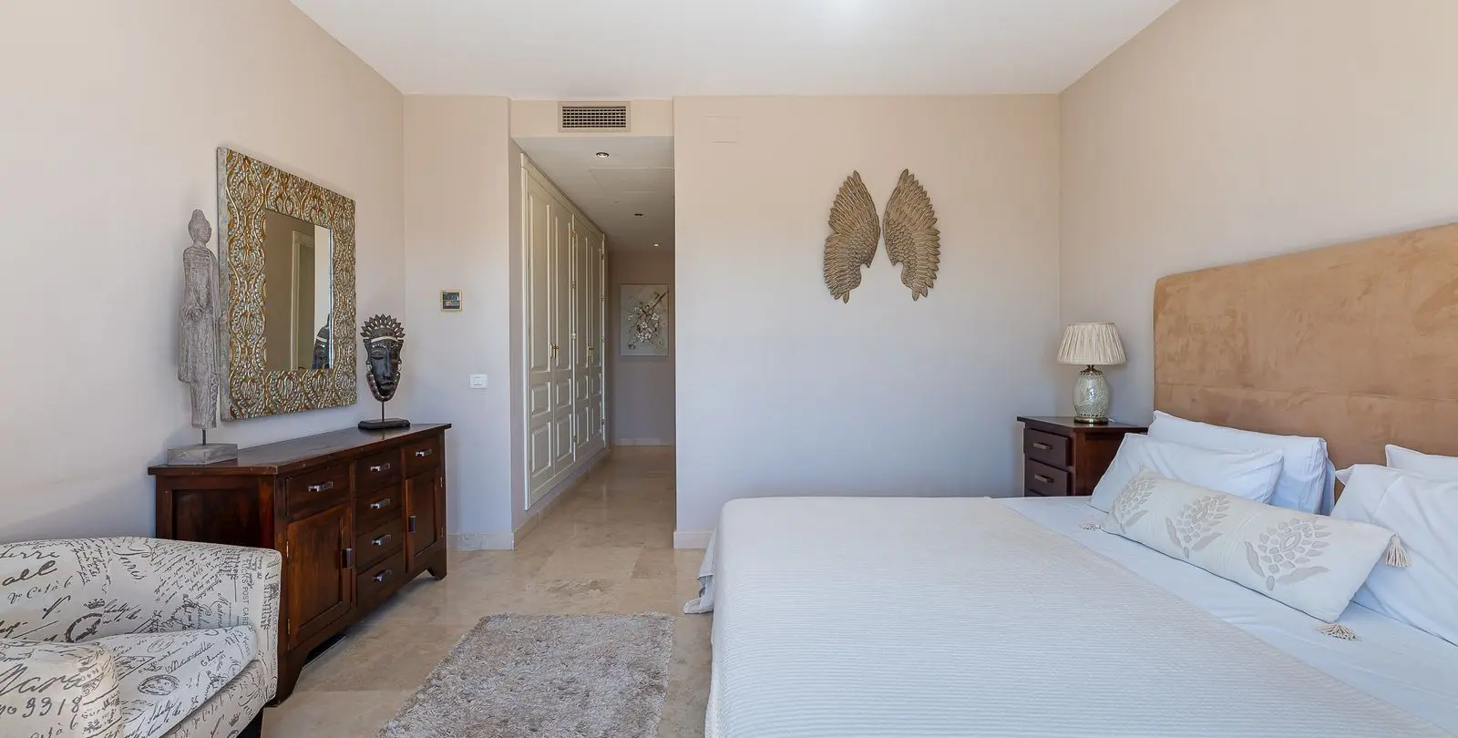 Sale of townhouse in El Paraiso 13