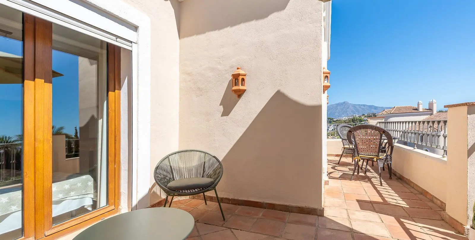 Sale of townhouse in El Paraiso 20