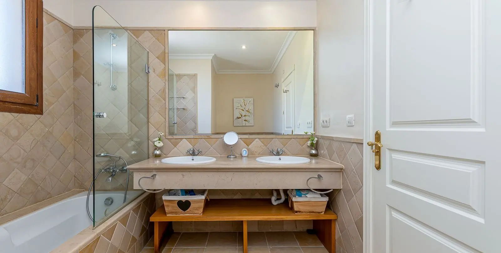 Sale of townhouse in El Paraiso 22