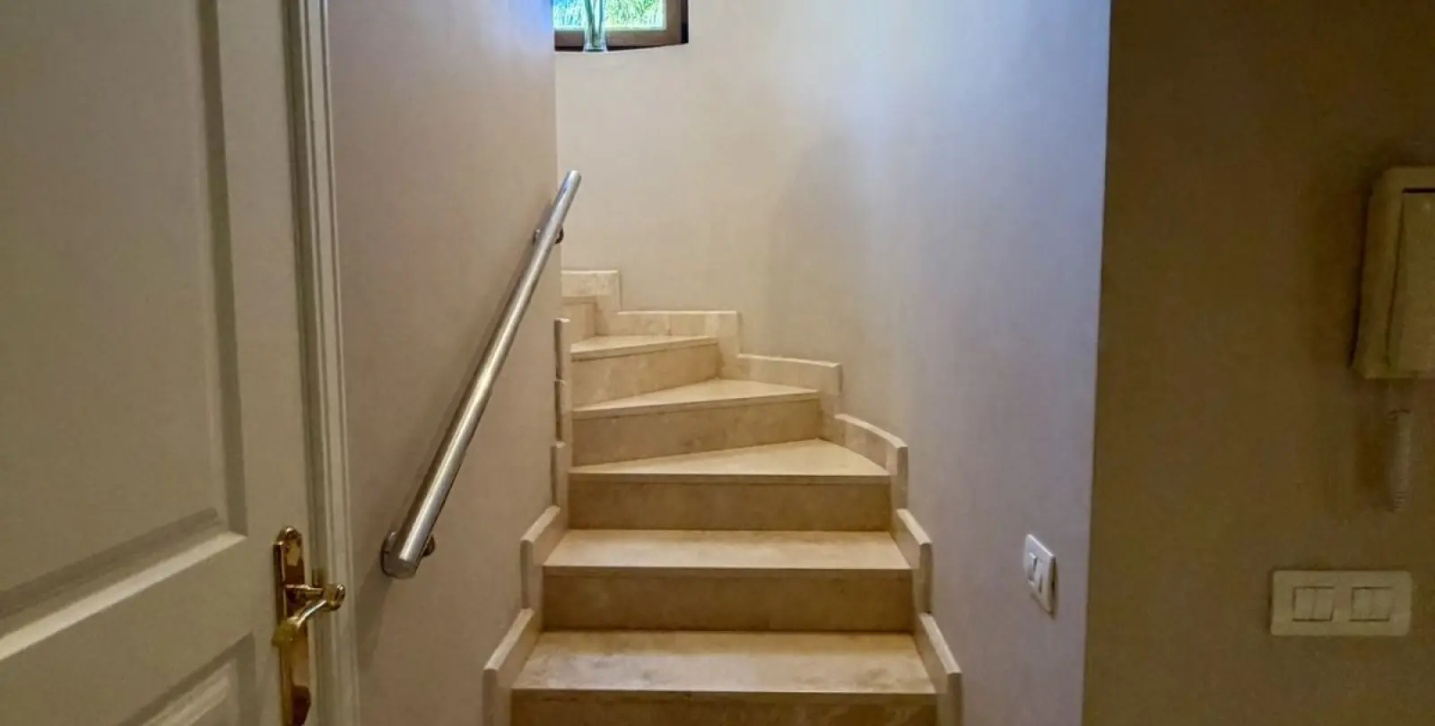 Sale of townhouse in El Paraiso 26