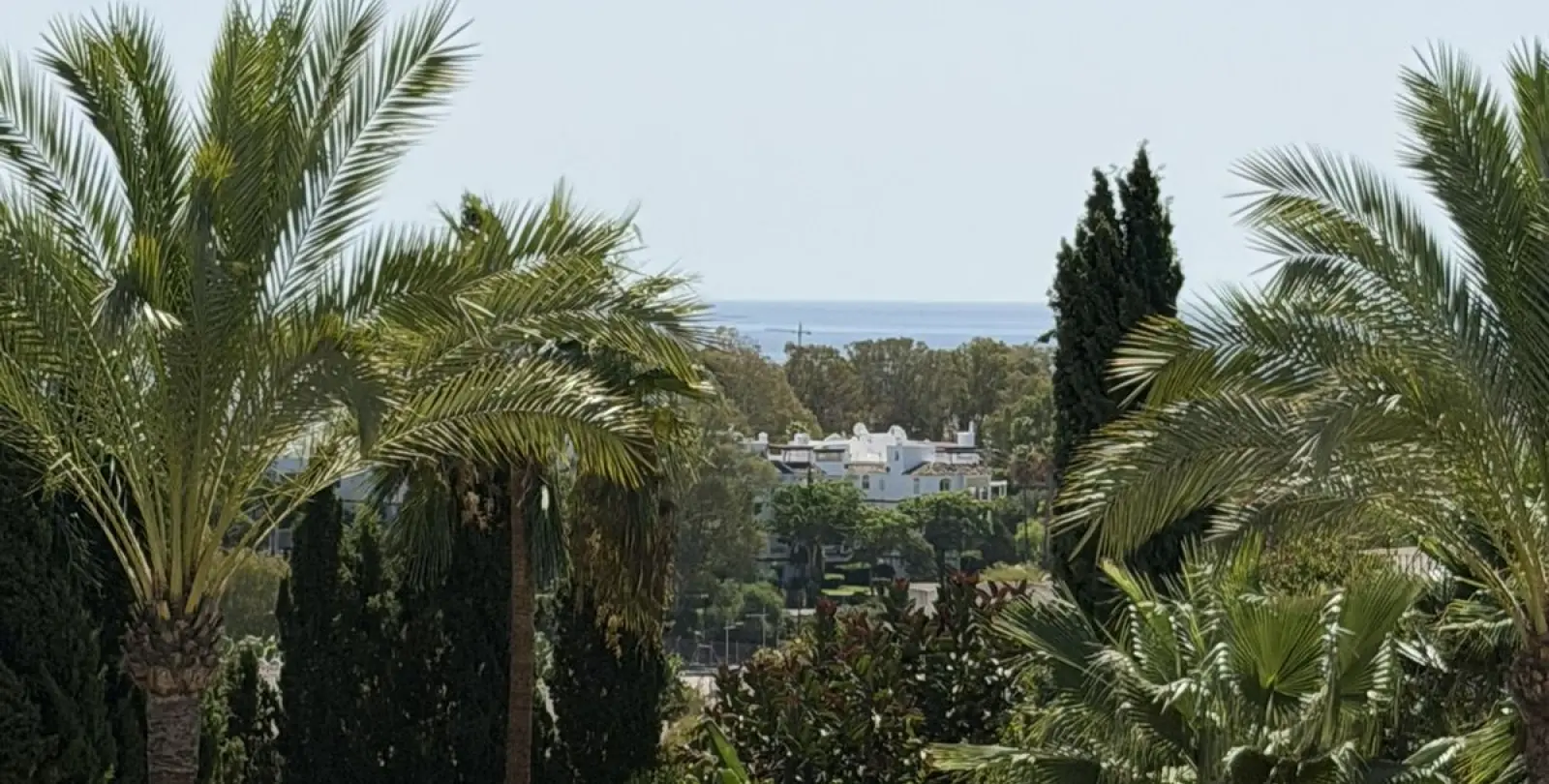 Sale of townhouse in El Paraiso 34