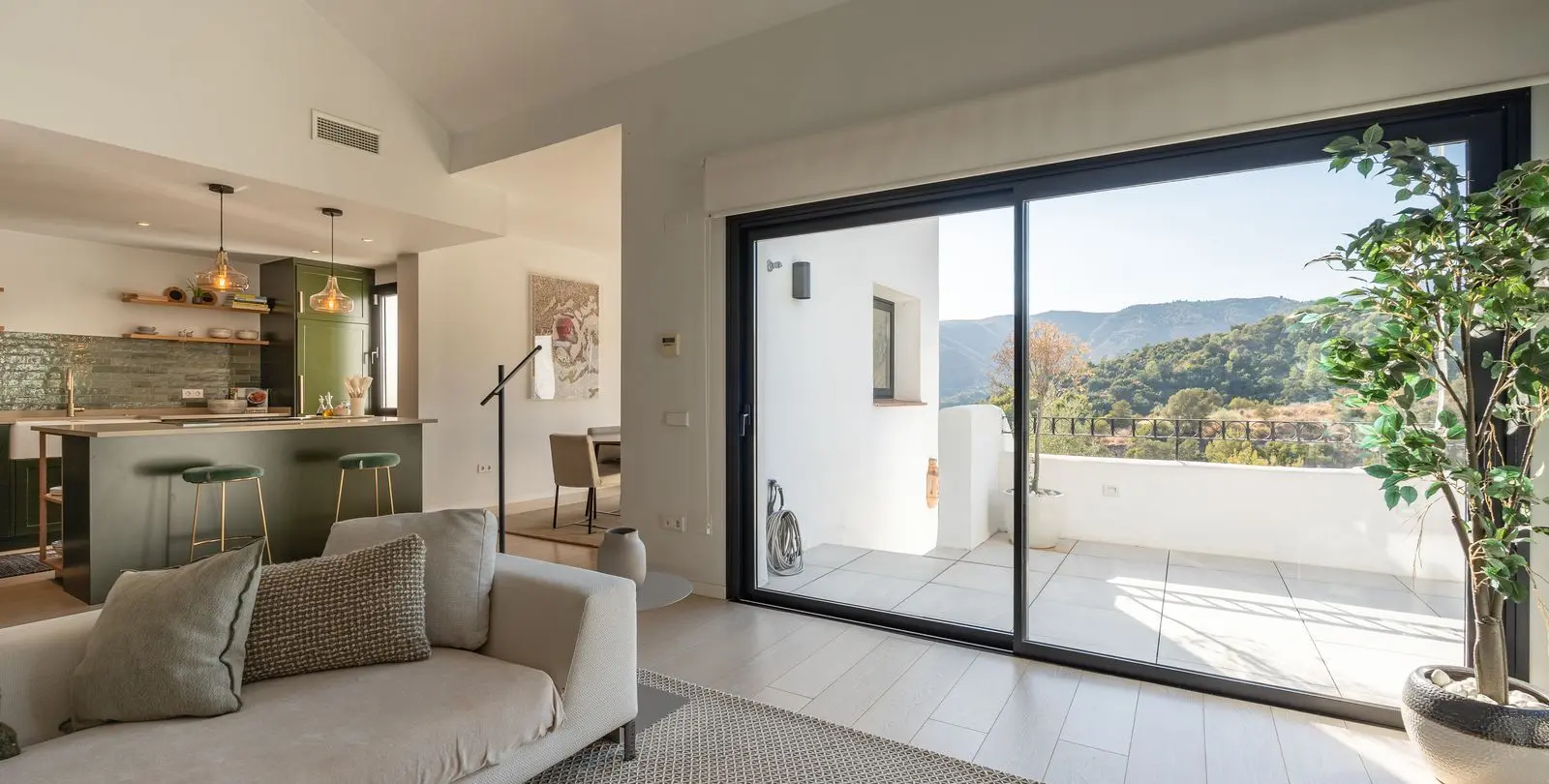 Sale of semi-detached house in Istán 3