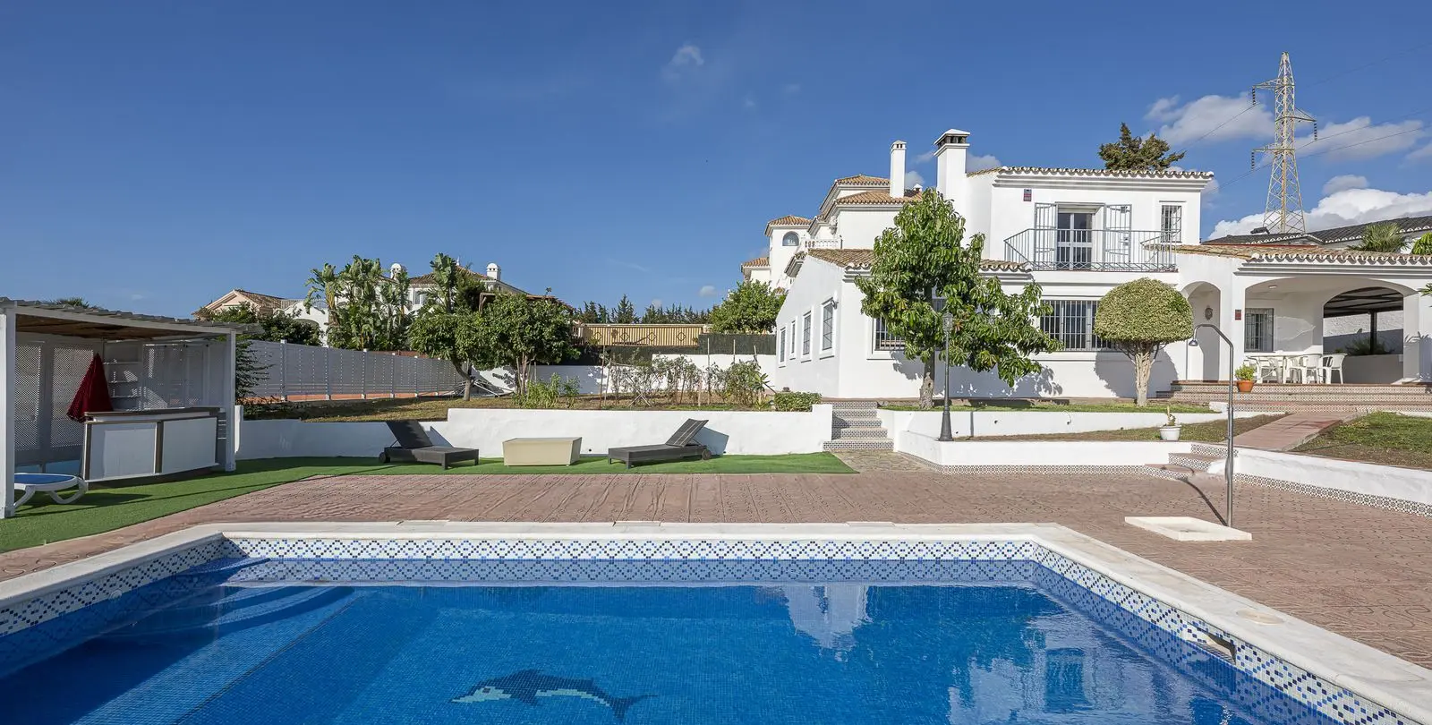 Sale of detached villa in Estepona 1