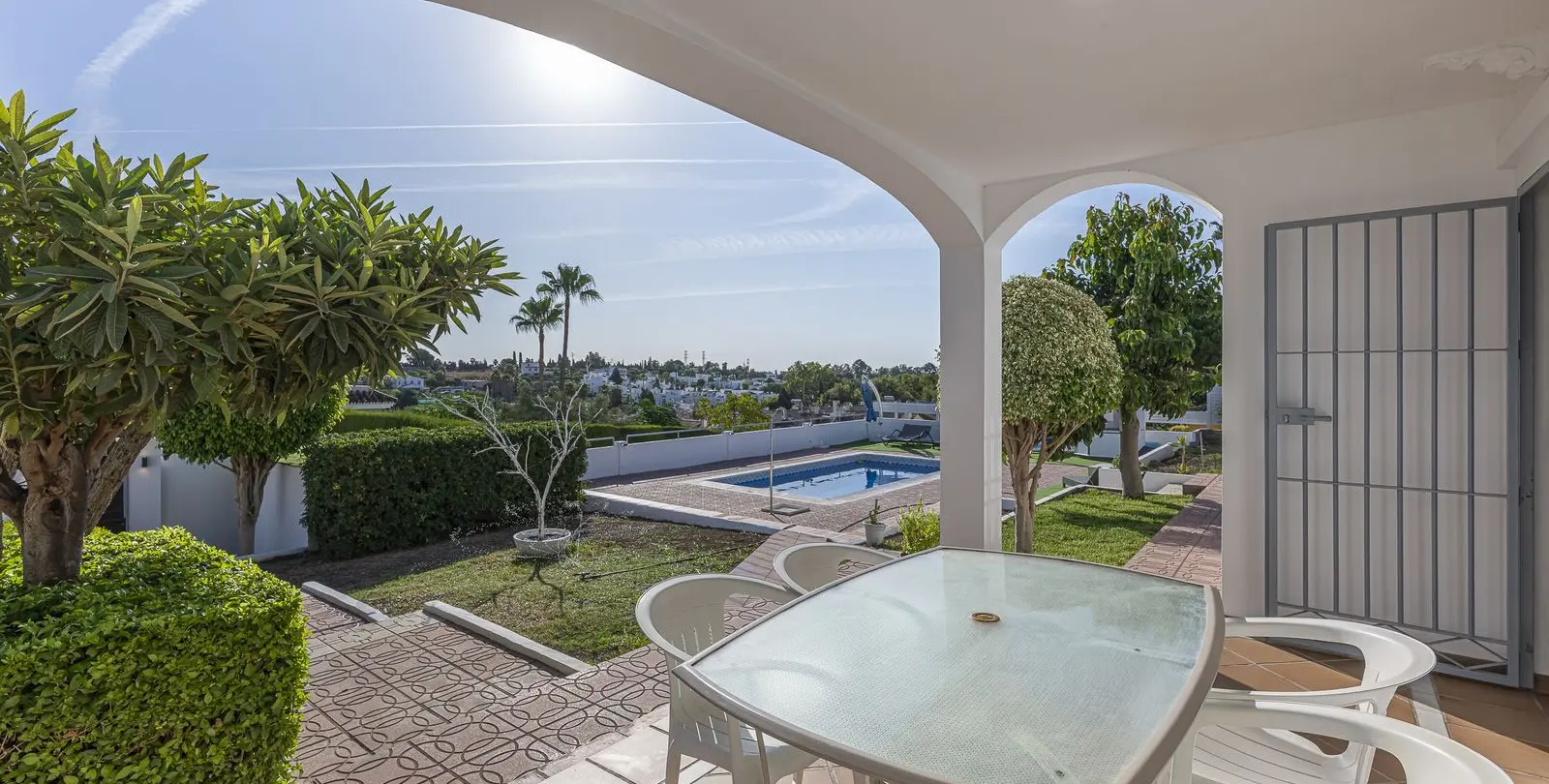 Sale of detached villa in Estepona 3