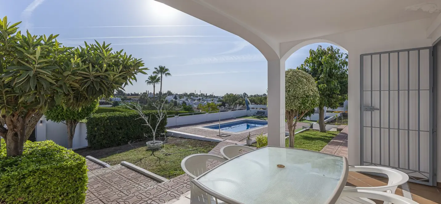 Sale of detached villa in Estepona 2