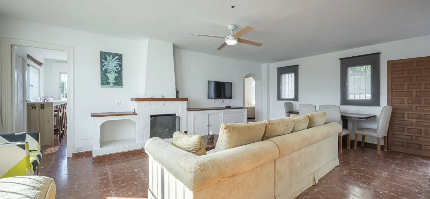 Sale of detached villa in Estepona 3