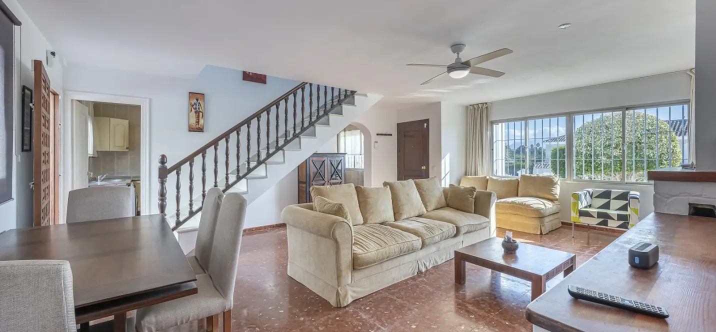 Sale of detached villa in Estepona 4