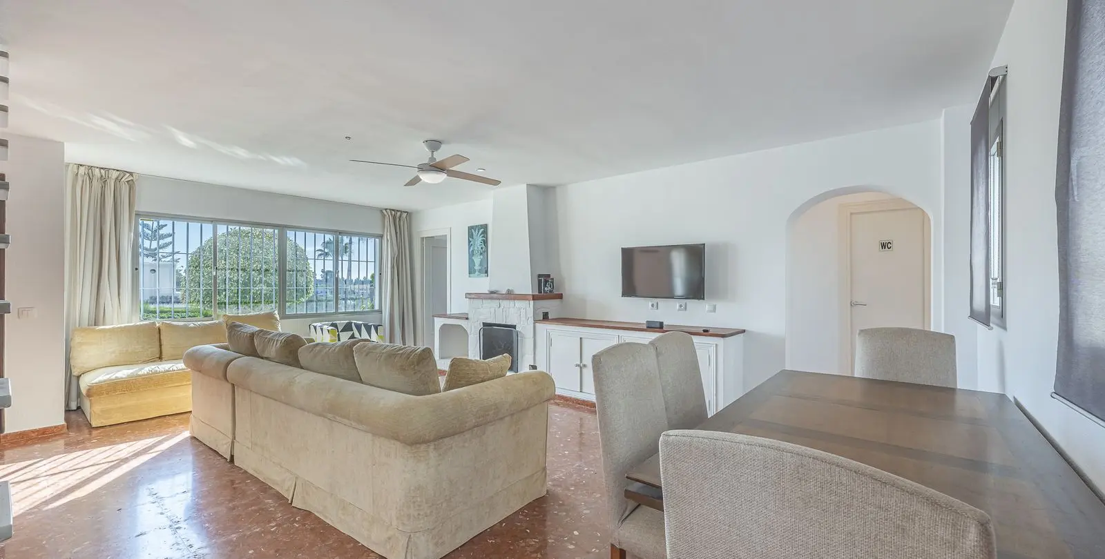 Sale of detached villa in Estepona 6