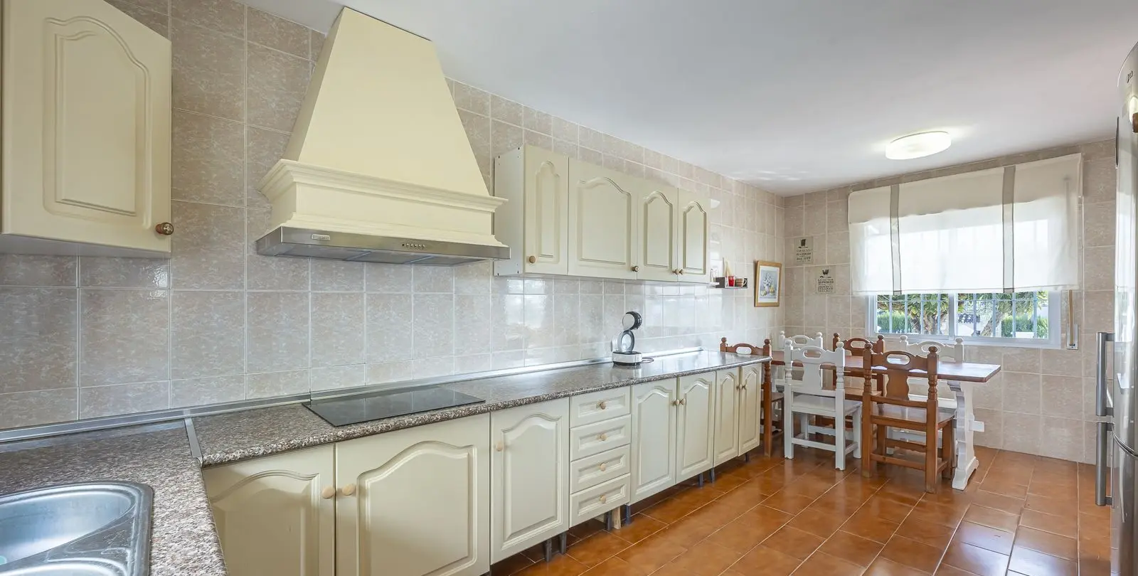 Sale of detached villa in Estepona 10