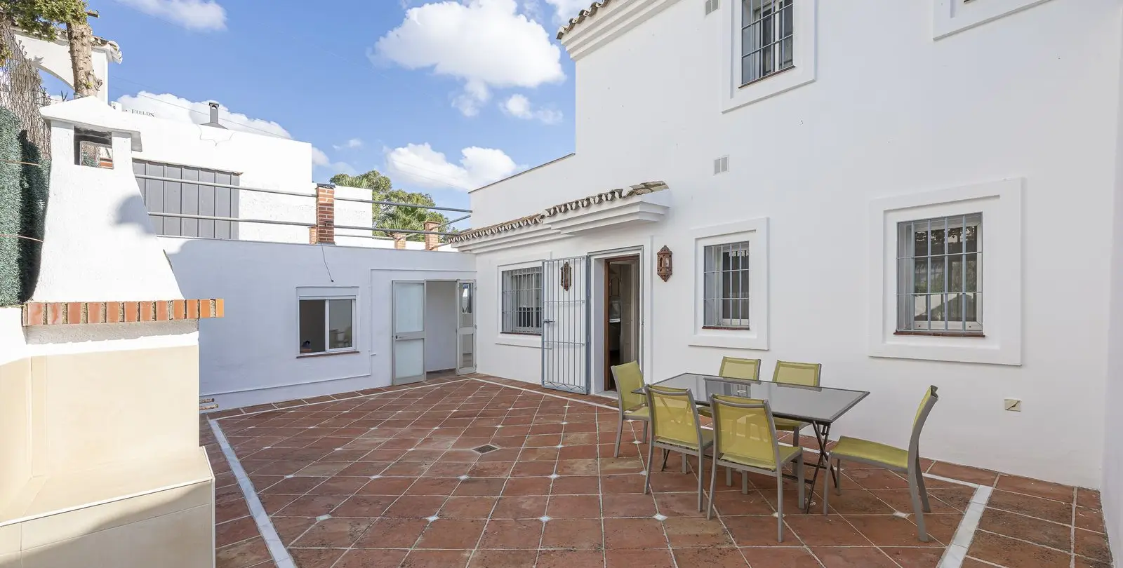 Sale of detached villa in Estepona 14