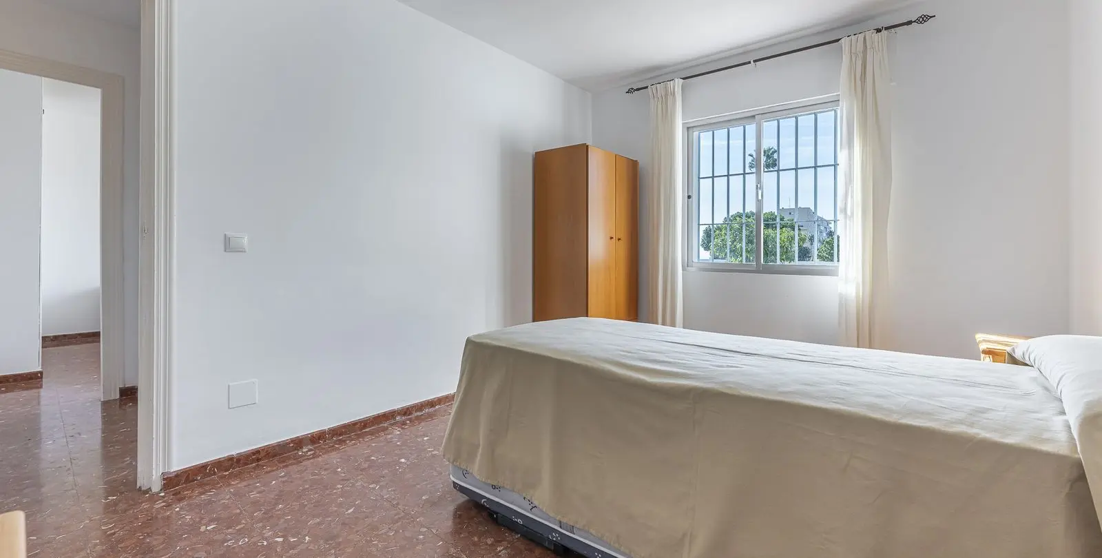 Sale of detached villa in Estepona 15
