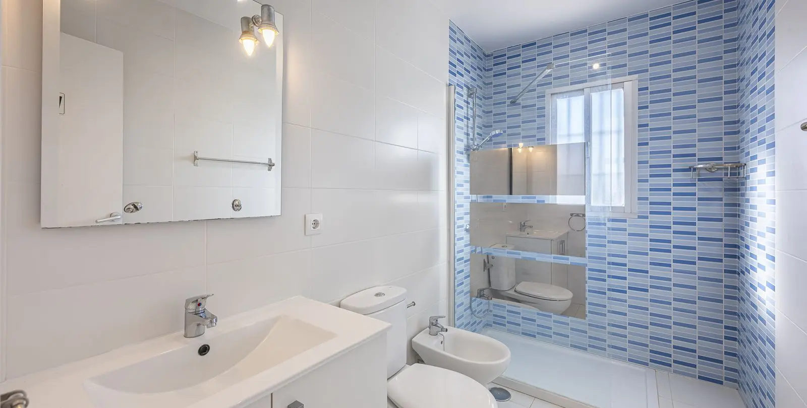 Sale of detached villa in Estepona 17