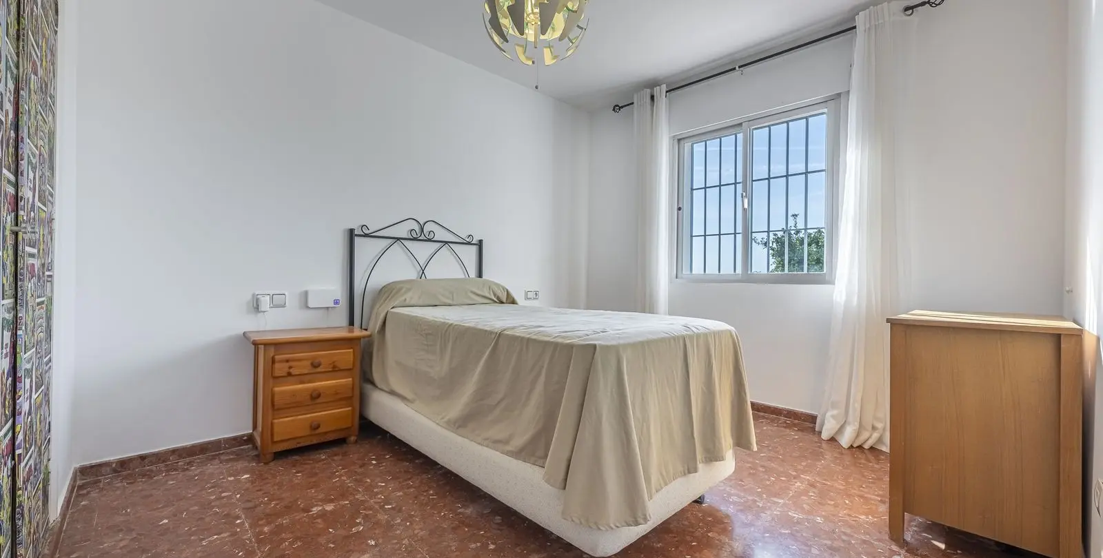 Sale of detached villa in Estepona 19
