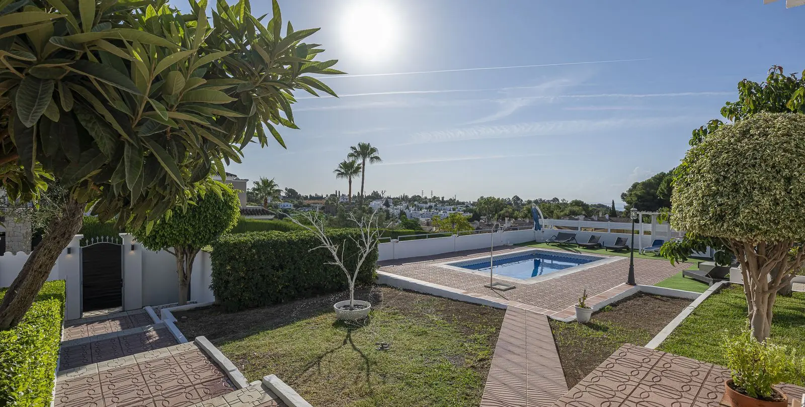 Sale of detached villa in Estepona 24