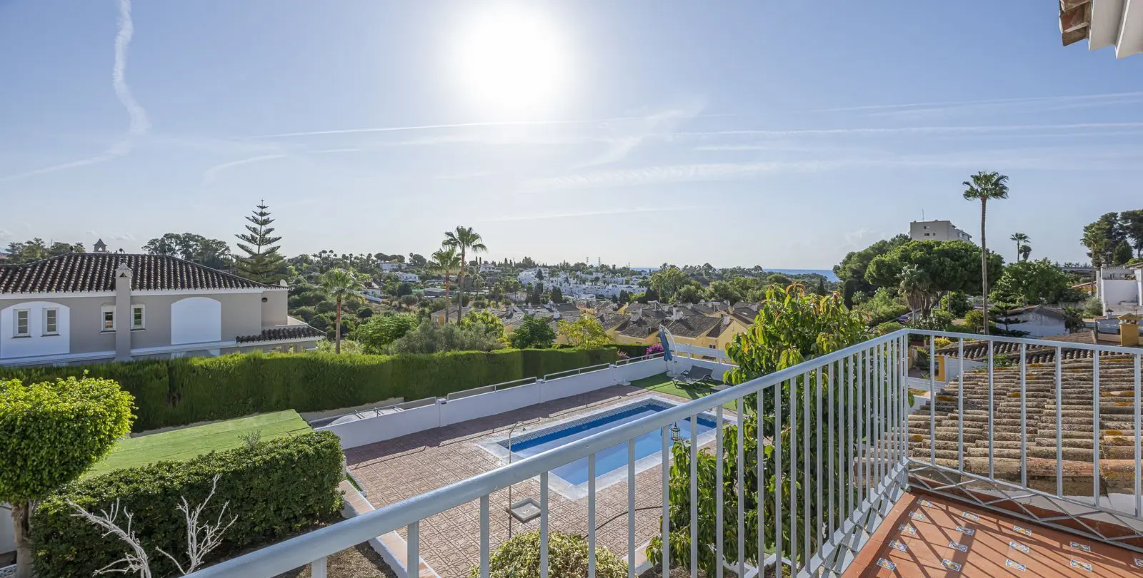 Sale of detached villa in Estepona 25