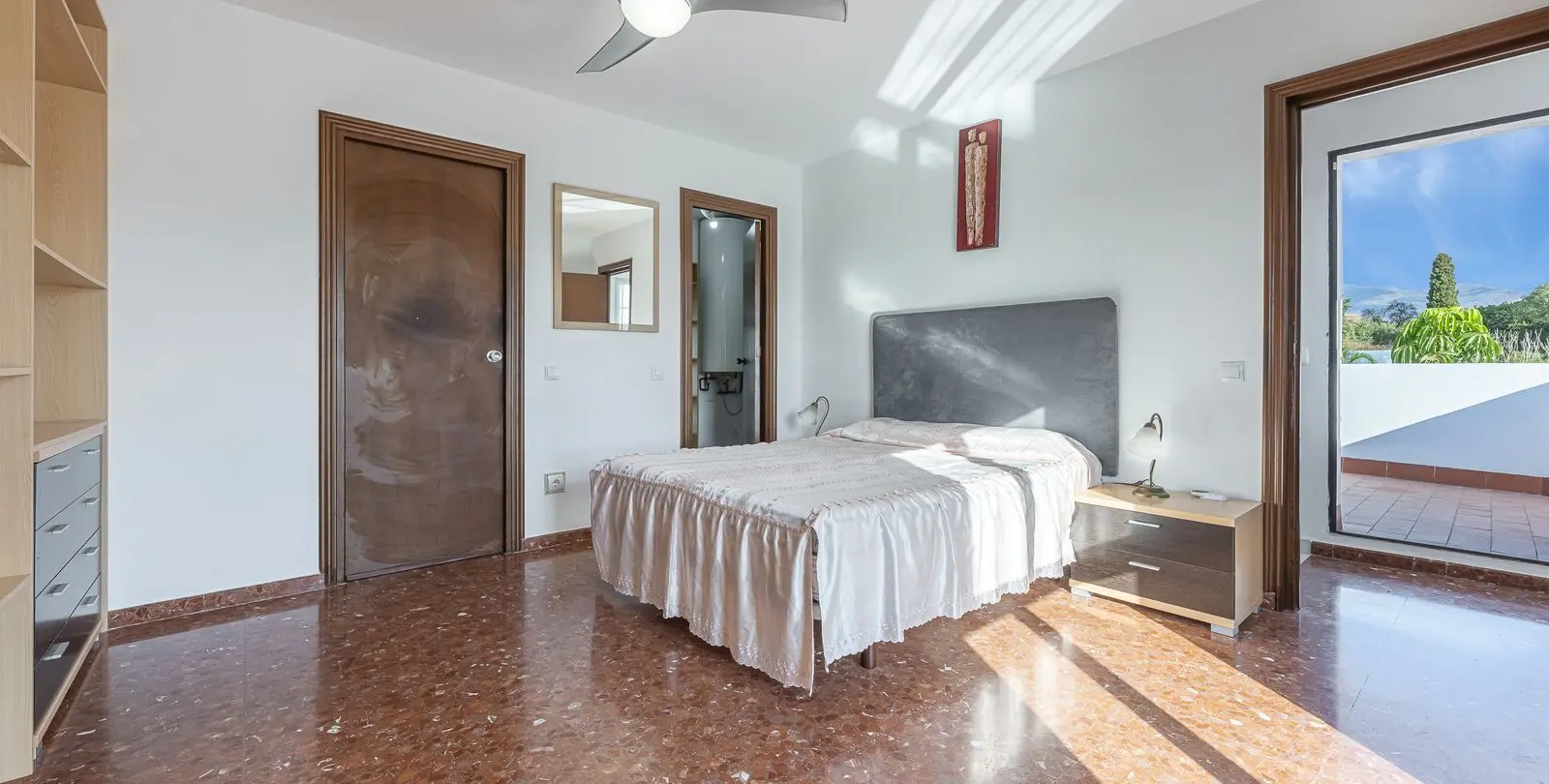 Sale of detached villa in Estepona 28