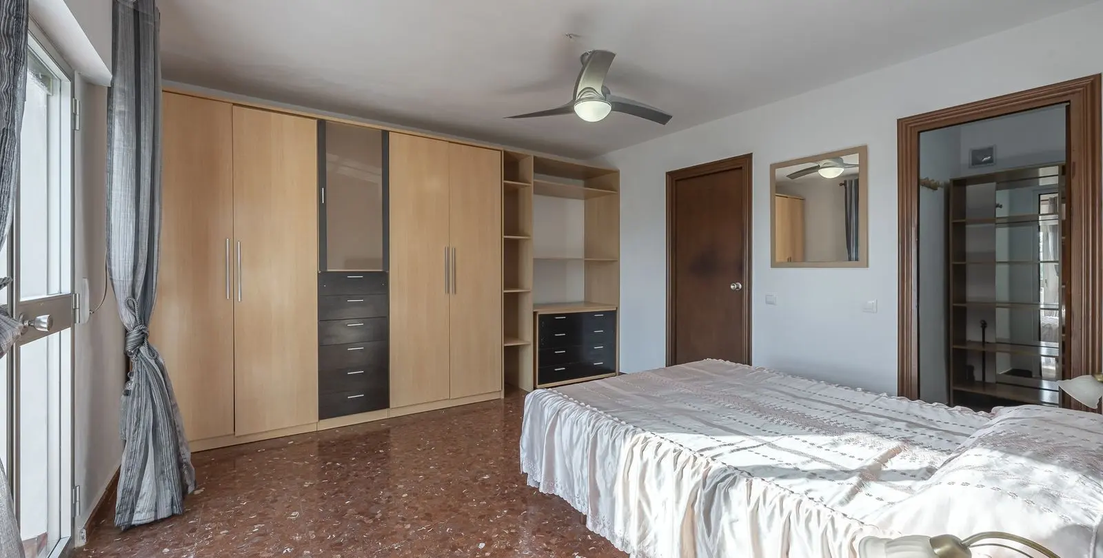 Sale of detached villa in Estepona 29