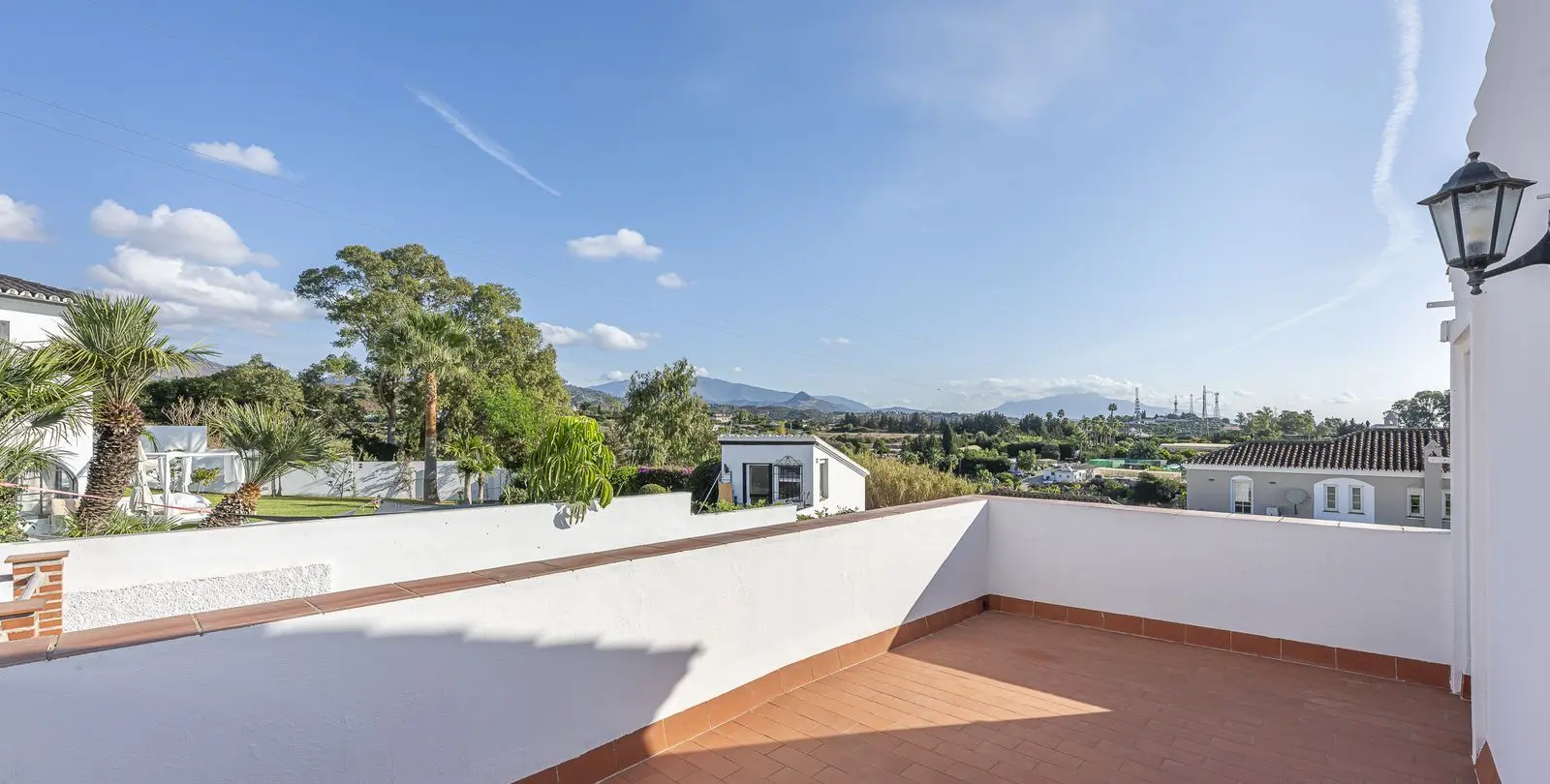Sale of detached villa in Estepona 32