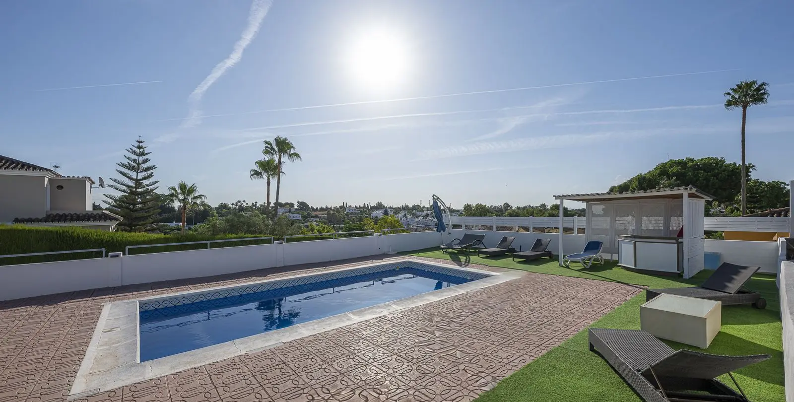 Sale of detached villa in Estepona 34