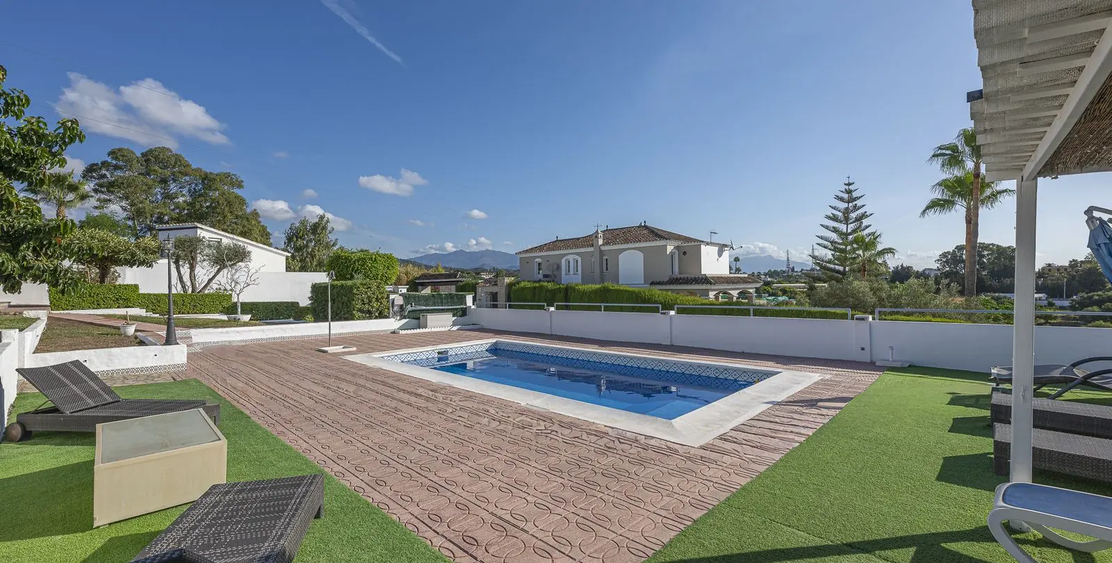 Sale of detached villa in Estepona 37
