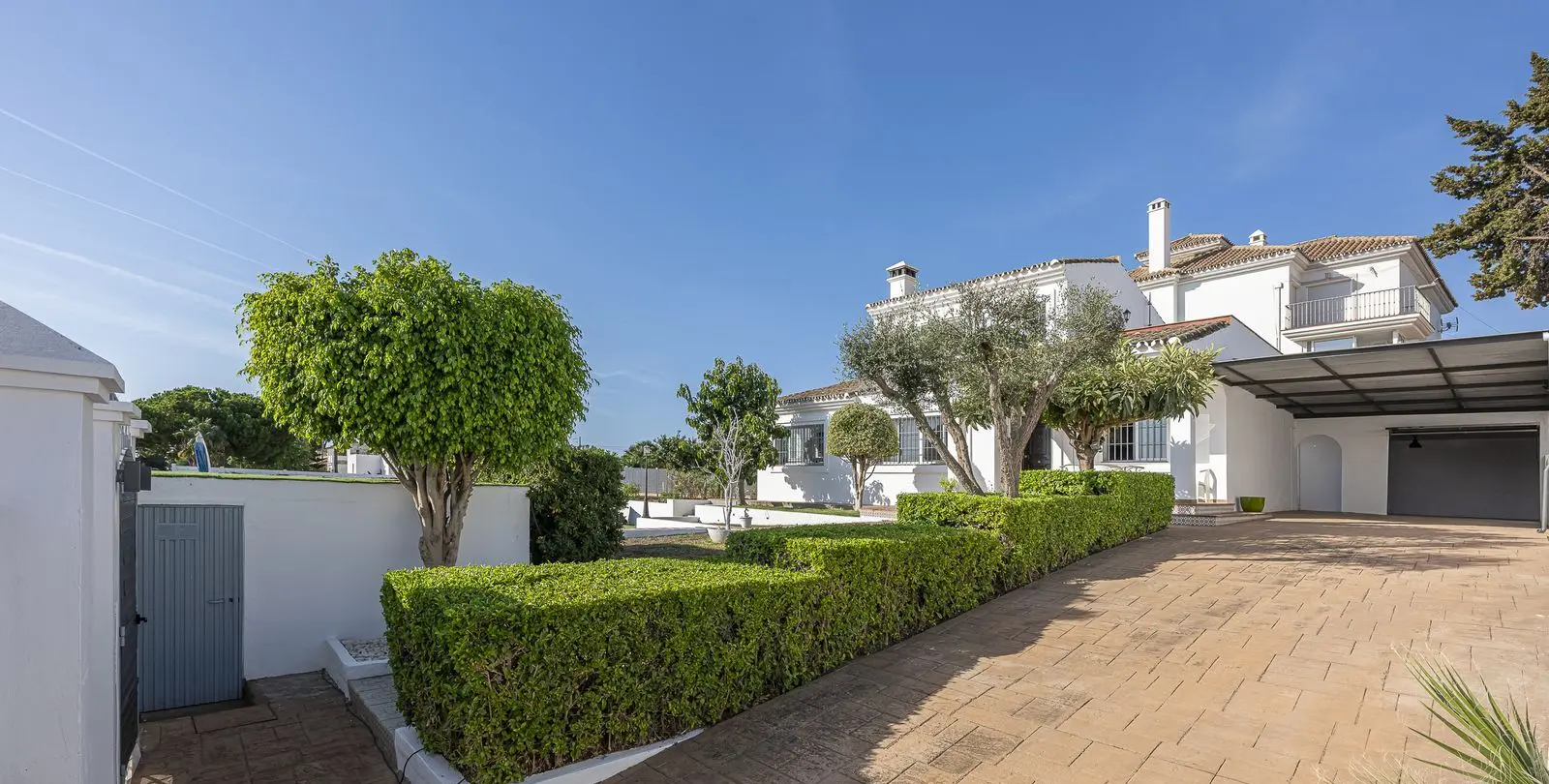 Sale of detached villa in Estepona 40