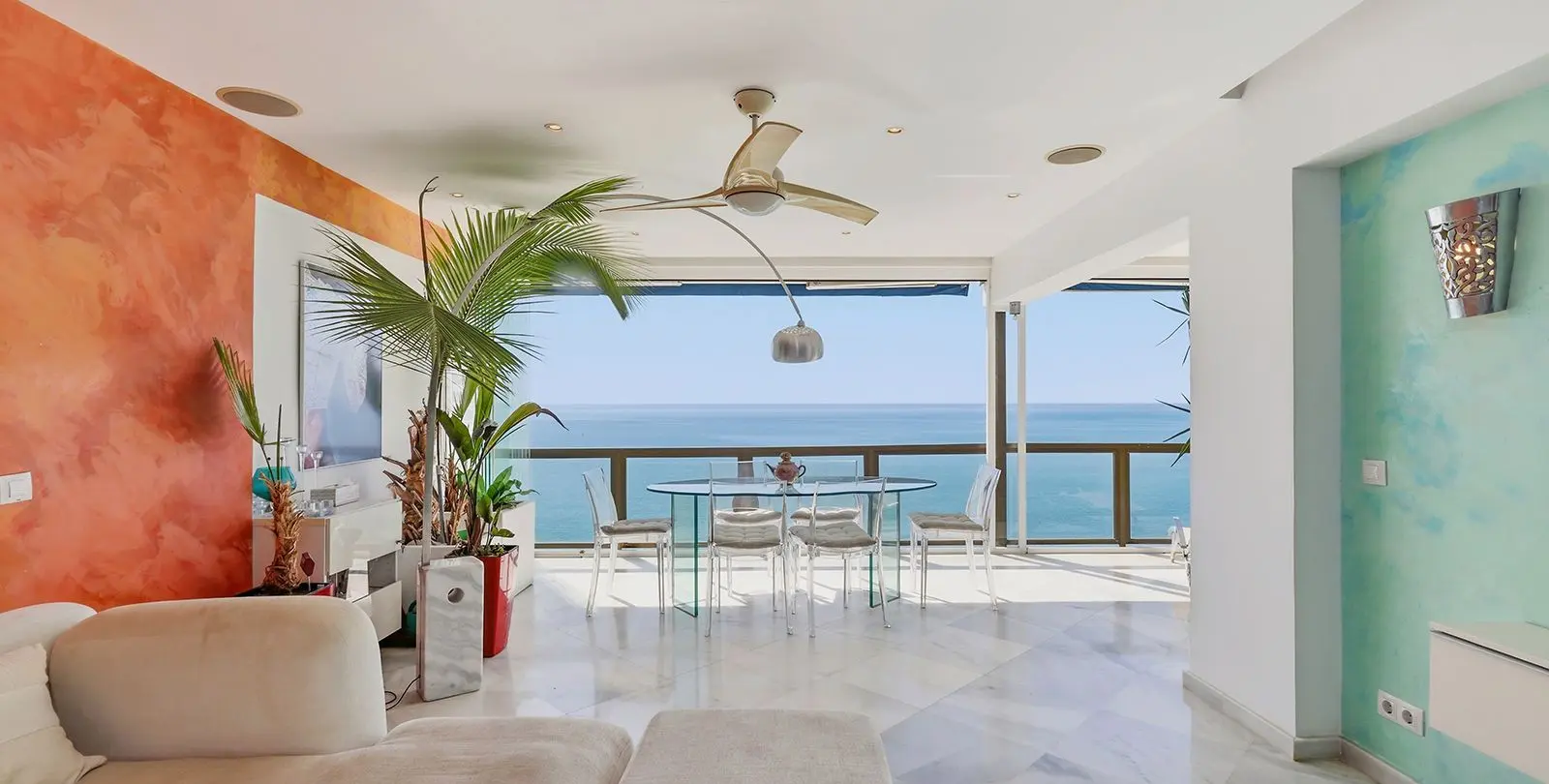 Sale of middle floor apartment in Benalmadena Costa 1