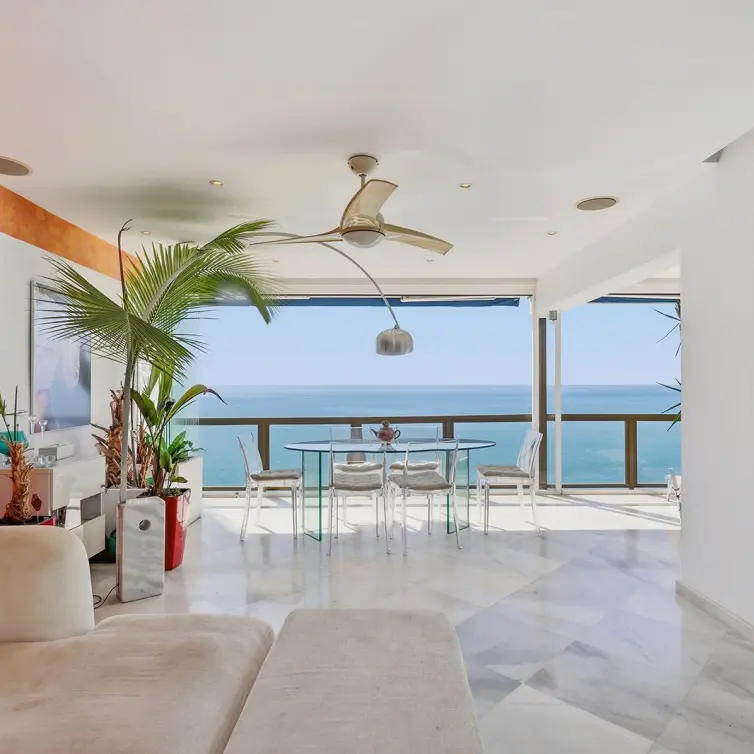 Sale of middle floor apartment in Benalmadena Costa