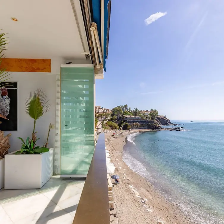 Sale of middle floor apartment in Benalmadena Costa