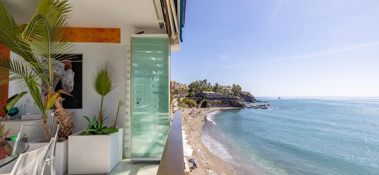 Sale of middle floor apartment in Benalmadena Costa 1