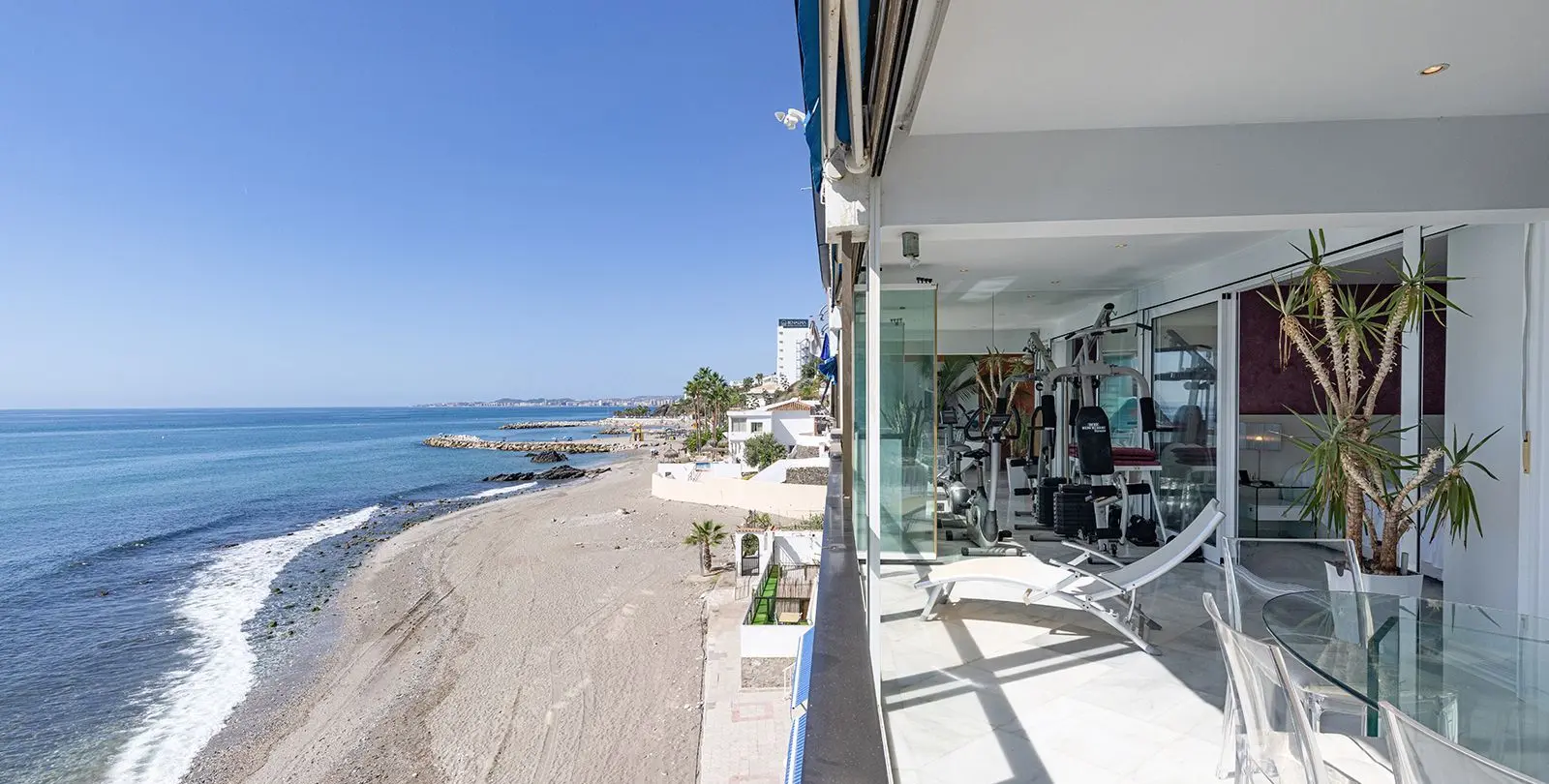 Sale of middle floor apartment in Benalmadena Costa 3