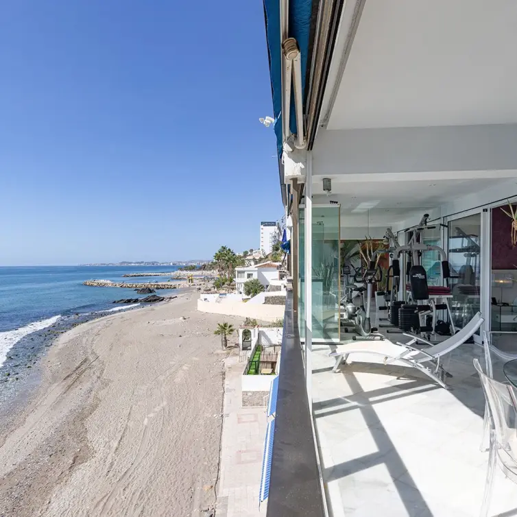 Sale of middle floor apartment in Benalmadena Costa