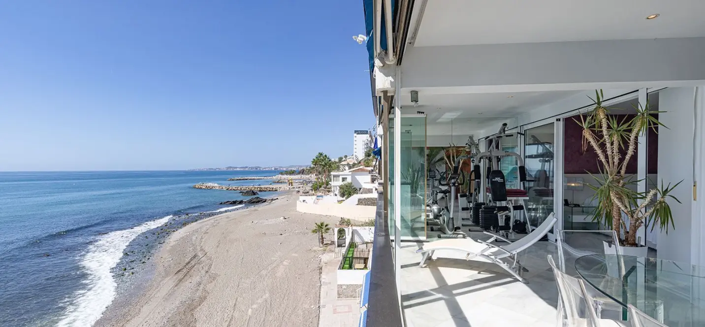 Sale of middle floor apartment in Benalmadena Costa 2