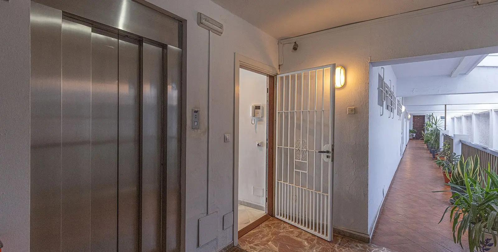 Sale of middle floor apartment in Benalmadena Costa 5