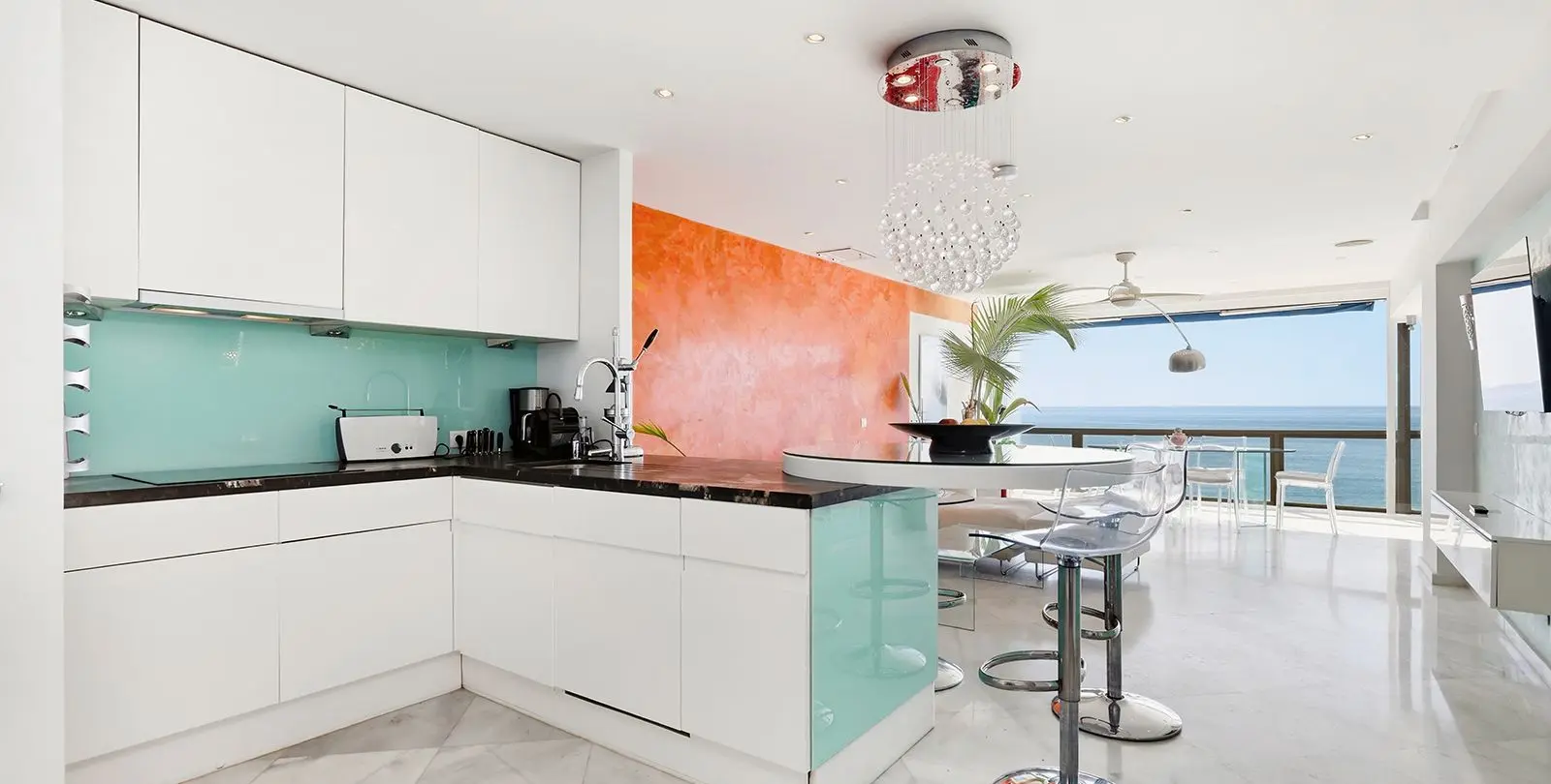 Sale of middle floor apartment in Benalmadena Costa 8