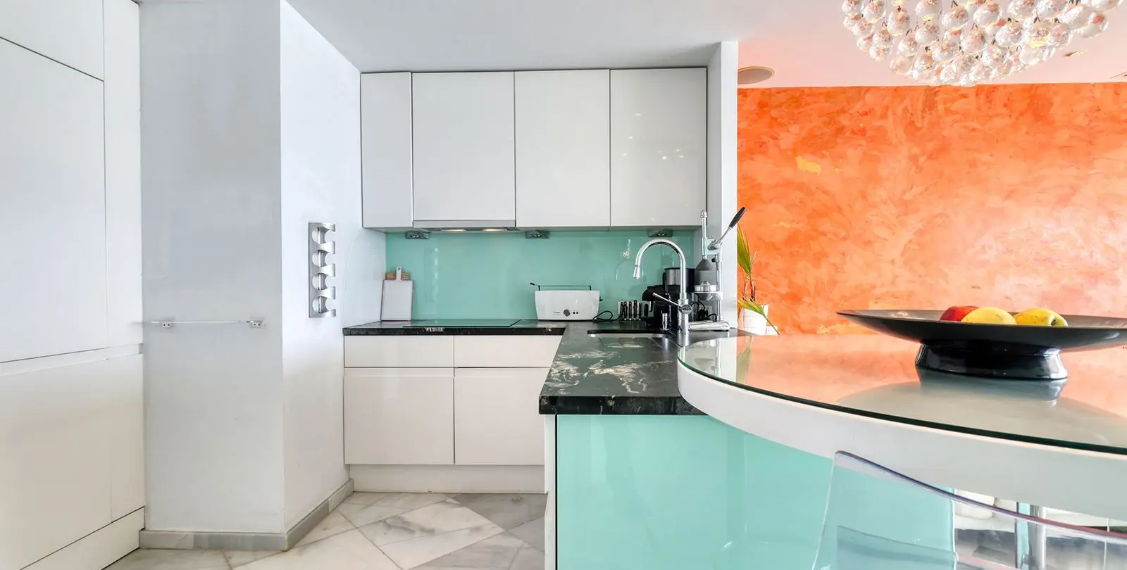 Sale of middle floor apartment in Benalmadena Costa 9