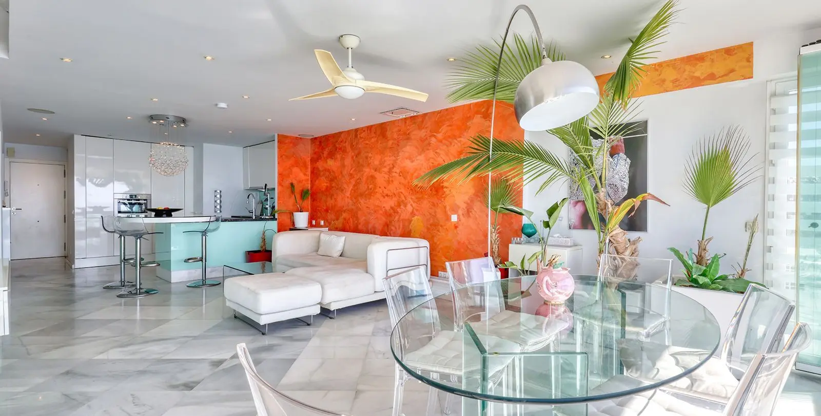 Sale of middle floor apartment in Benalmadena Costa 16