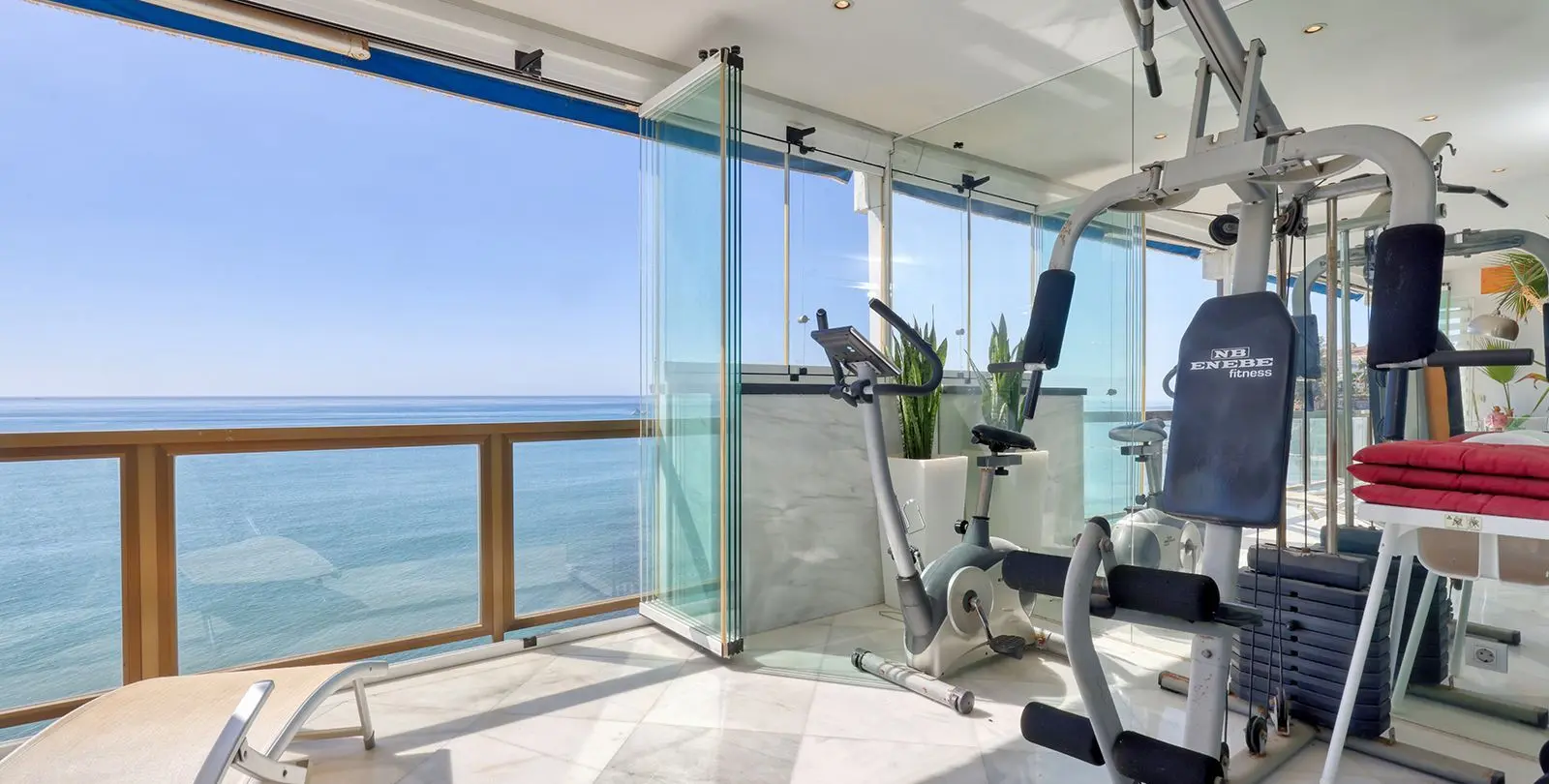 Sale of middle floor apartment in Benalmadena Costa 26