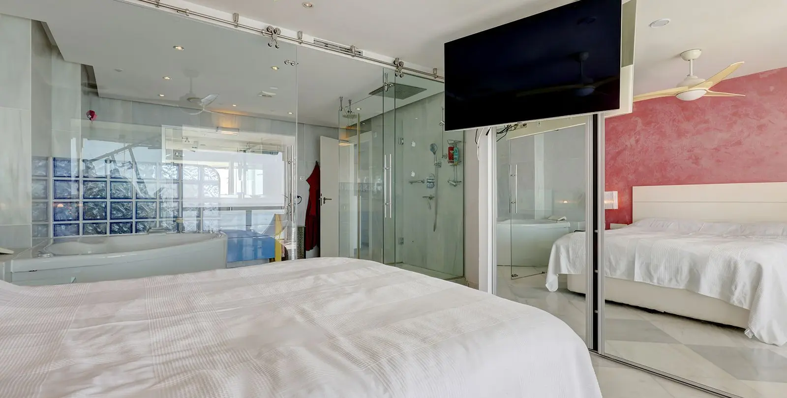 Sale of middle floor apartment in Benalmadena Costa 28