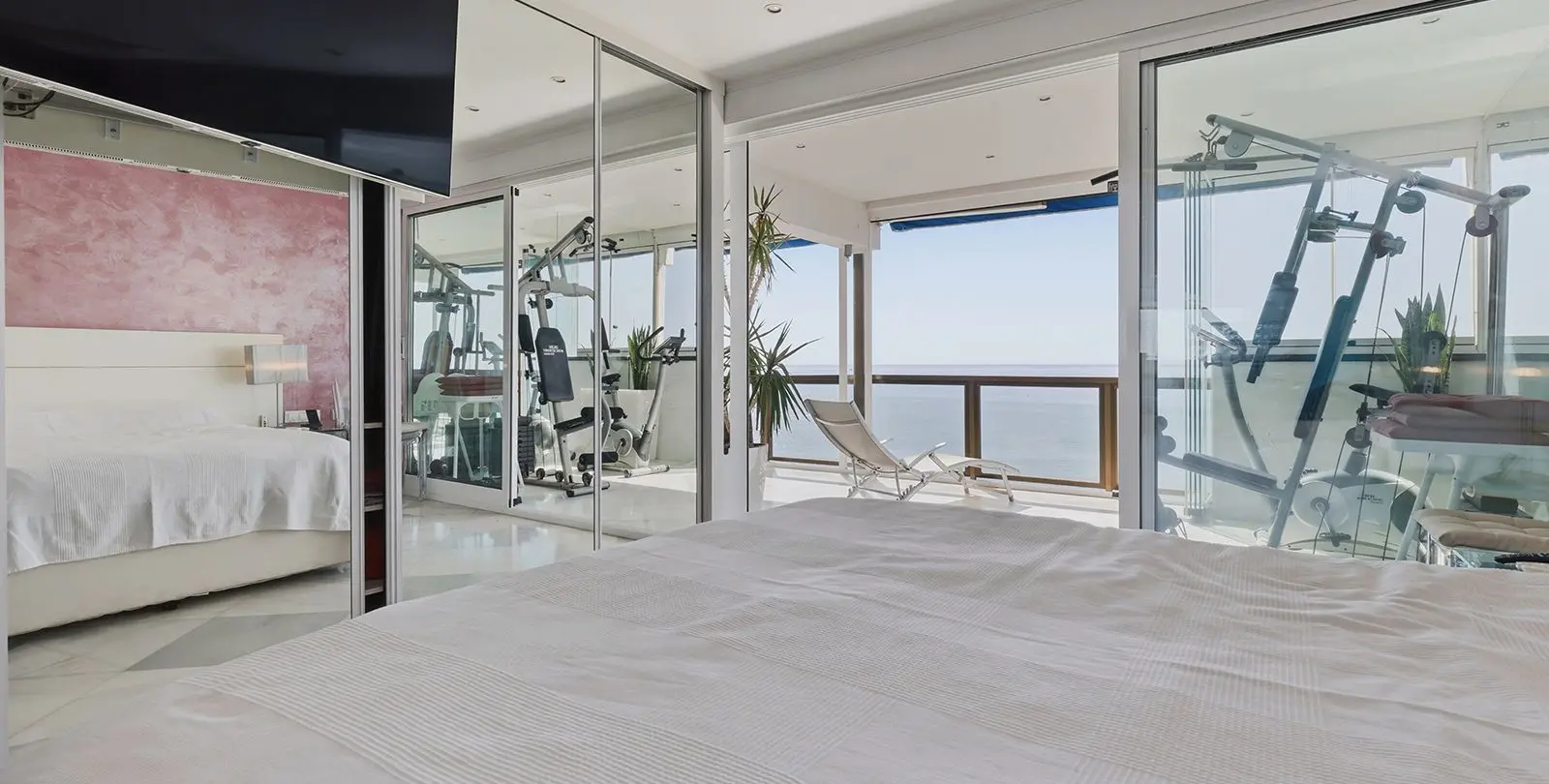 Sale of middle floor apartment in Benalmadena Costa 29