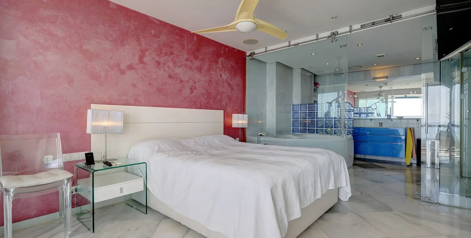 Sale of middle floor apartment in Benalmadena Costa 30