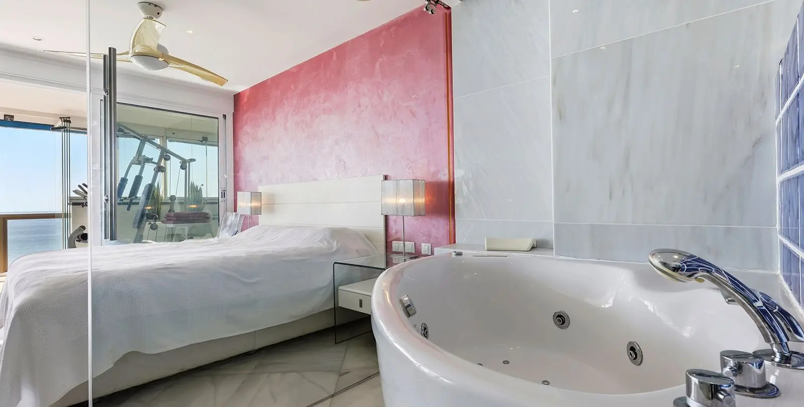 Sale of middle floor apartment in Benalmadena Costa 33