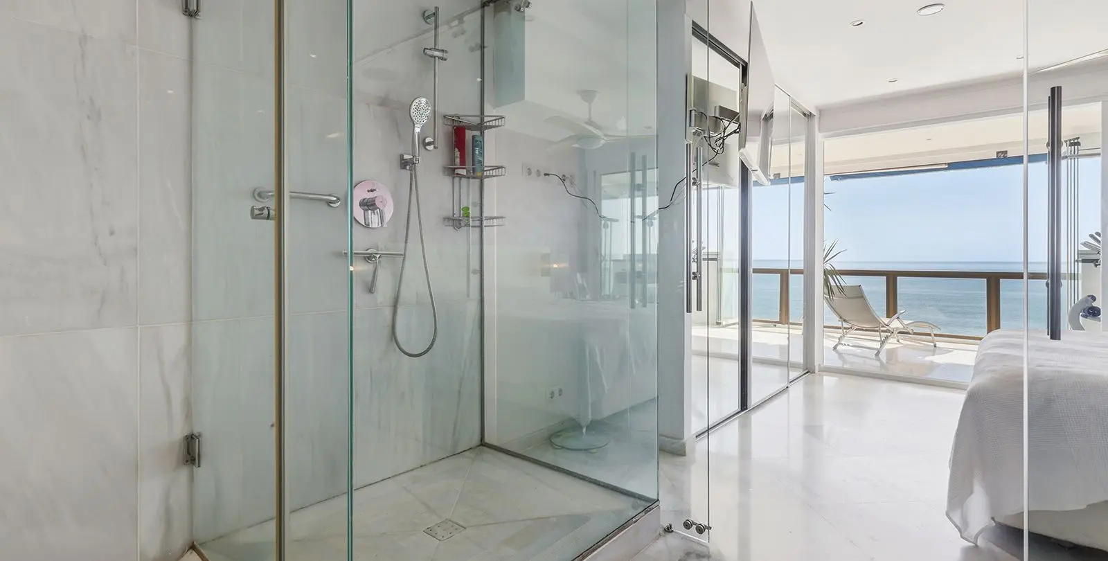 Sale of middle floor apartment in Benalmadena Costa 34