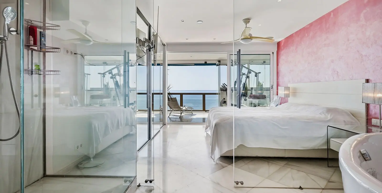 Sale of middle floor apartment in Benalmadena Costa 35
