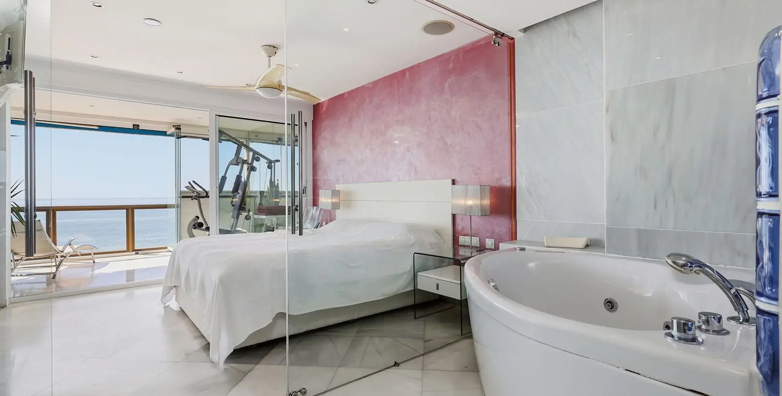 Sale of middle floor apartment in Benalmadena Costa 36