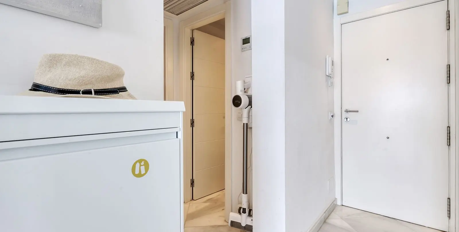 Sale of middle floor apartment in Benalmadena Costa 45